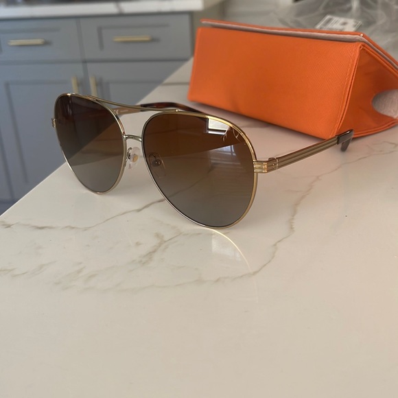 Tory Burch
Polarized 62mm
Aviator Sunglasses - Picture 2 of 8